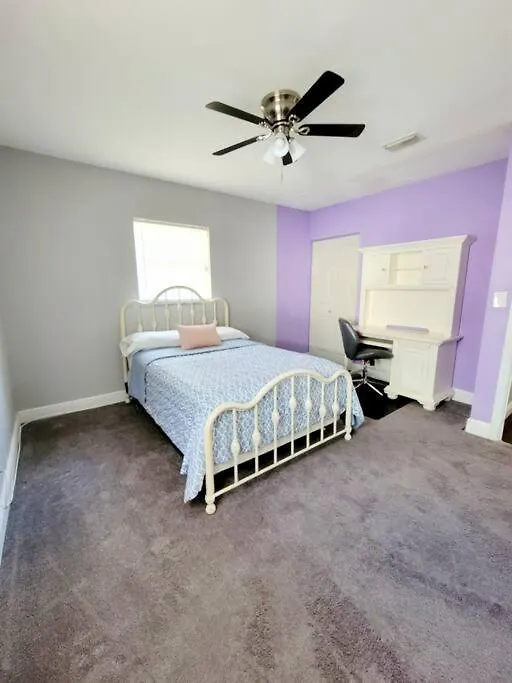 Holiday home Entirehouse W/Bush Garden View_Private Heated Pool Villa Tampa